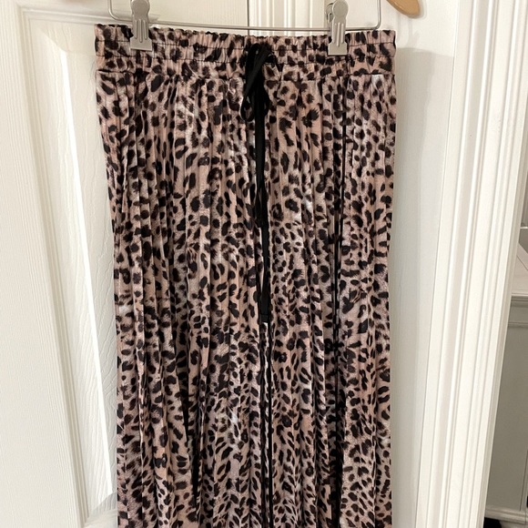 Leopard midi skirt, like new! - Picture 2 of 5